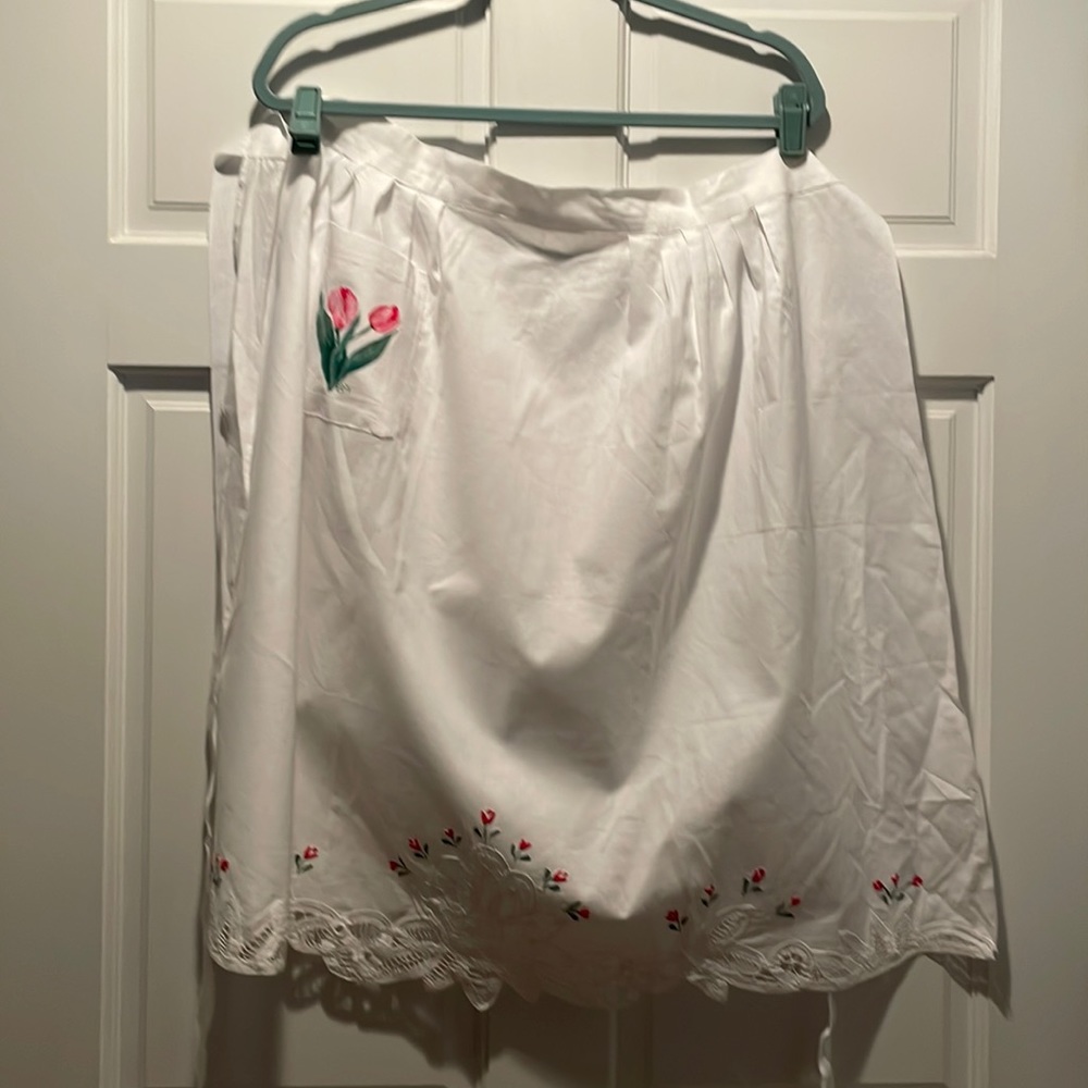 Floral Embroidered White Apron with Hand-painted Tulip